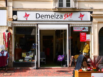 E220 Demelza Charity Shop