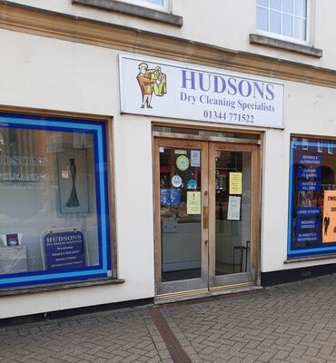 141 High Street Crowthorne   Hudsons Dry Cleaning