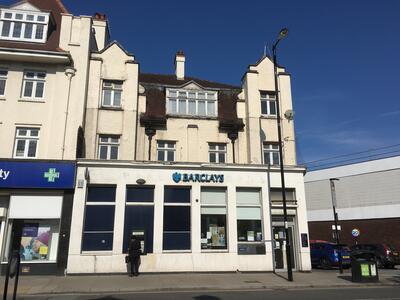 114-116 Brighton Road Coulsden    Barclays Bank