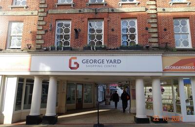 01. George Yard entrance on Bank Street